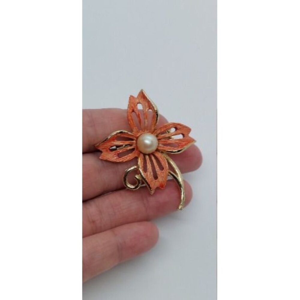 Vintage Mamselle brooch flower